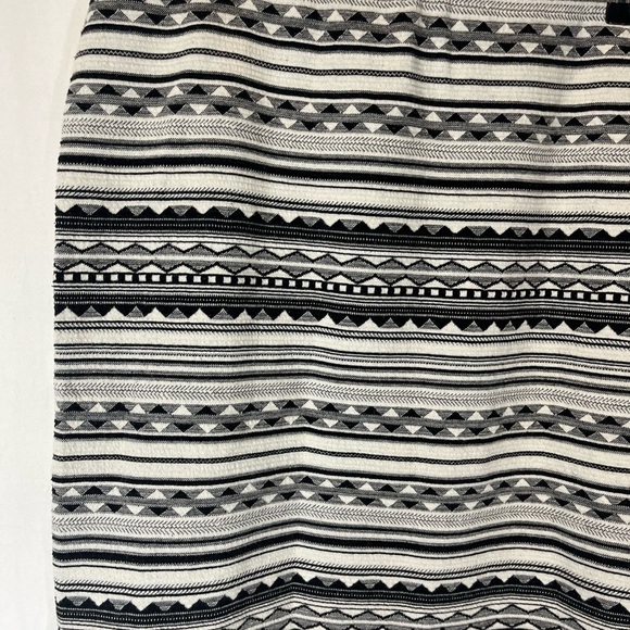 J. Jill Black and White Geometric Design Mini Skirt Elastic Waist Size M - Picture 7 of 7